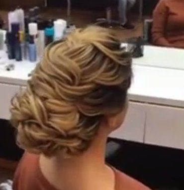 Katlı Şık Topuz Saç Modeli