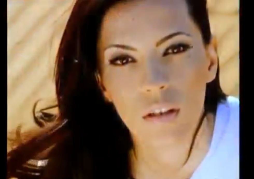 Yeşim Salkım   Yoktan Geliyorum