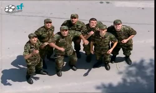 Emret Komutanım - Bi̇rli̇kte Büyük Şok Asker İnti̇hara Kalkişti Kendi̇ni̇ Atti