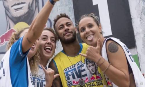 Neymar Kadın Futbolcudan Çalım Yedi , Kendi Bile İnanamadı