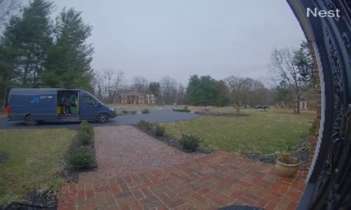 Teslimatı Dansıyla Süsleyen Kargocu 