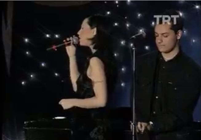 Yeşim Salkım-Hep Böyle Kal 