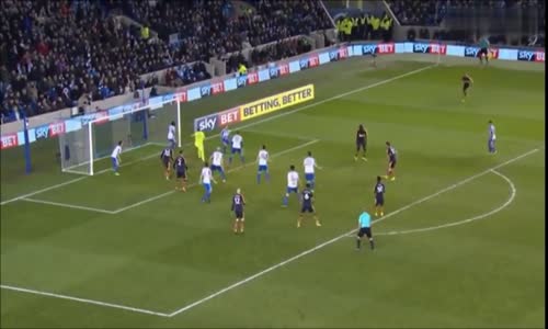 İngiltere'de Atılan Golün Futbolcuları Bile Şaşırtması