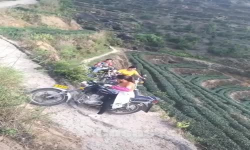 Motorsikletli kızlar