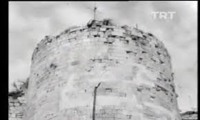 Can Etili-Çiçekler İçinde Menevşe Baştır izle