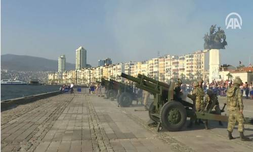 Başkan Erdoğan Için 101 Pare Top Atışı