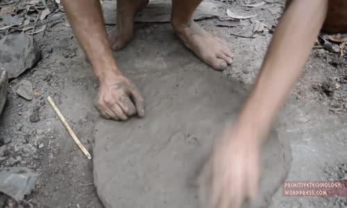 Doğada Tek Başına Yaşamanın Şifrelerini Çözüp Gerçek Bir Survivor Gibi Yaşayan Adamdan Çanak Çömlek Yapımı