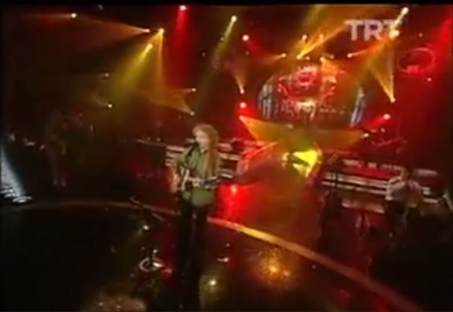 Yeni Türkü-İstersen Hiç Başlamasın