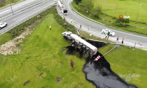 TEM Çatalca Yolu'nda Zift Yüklü Tanker Devrildi