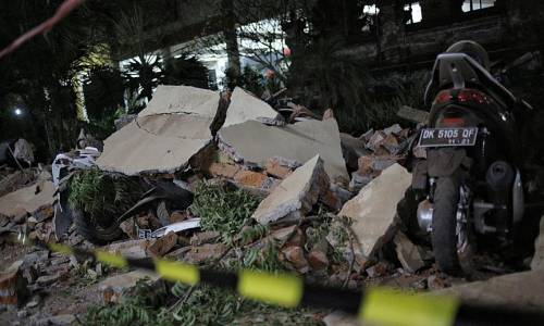 Endonezya'daki Depremde Ölü Sayısı Artıyor