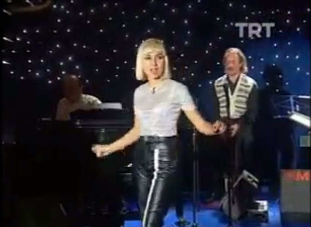 Yonca Evcimik-Bitirdin Mi