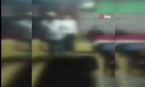 Polisi görünce kimi koltuk arkasına kimi dolaba saklandı