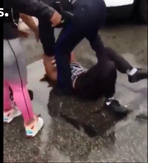 KADINA VAHŞİCE ŞİDDET  : ABD, Philadelphia polis memuru arbede sırasında genç bayanı...