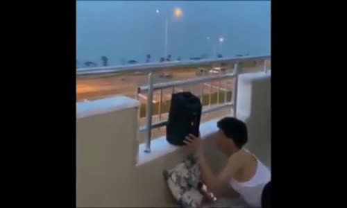 Vaktinden Önce Ezan Sesi Dinletip Oruç Bozduran Genç