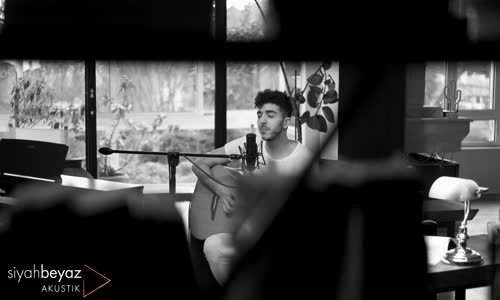 Fikri Karayel - Yorgunum Çok (SiyahBeyaz Akustik)