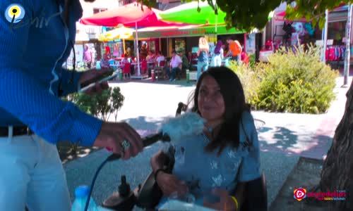 İzmir'in Kızları Neden Güzel Diye Sorduk ? Süslü Mikrofon İZMİR'de - 3