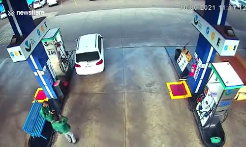 Yakıt Alan Dalgın Sürücü Benzinliği Yakacaktı 