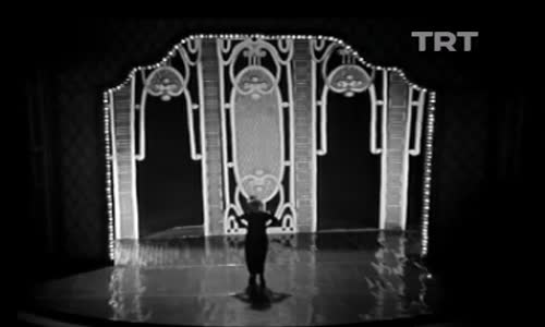 Gönül Yazar-Gözlerin Bir İçim Su izle 