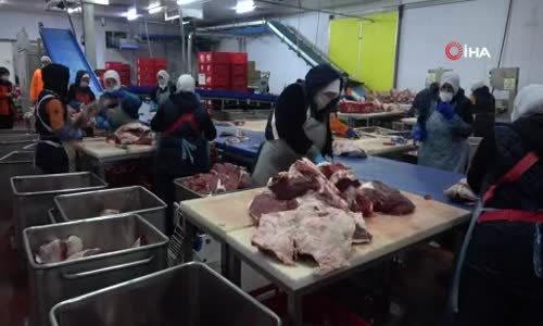 400 kadın kasap her gün 150 ton et işliyor