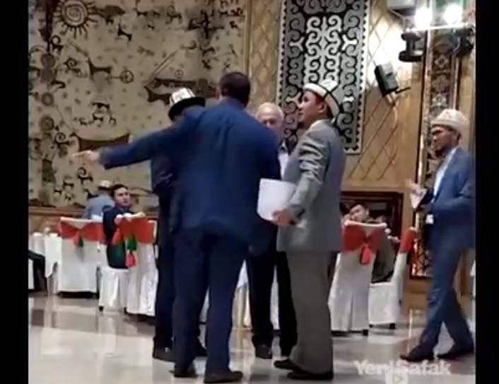 Türkiye Büyükelçisi ‘Teröristle Aynı Masaya Oturmam’ Diyerek İftarı Terk Etti