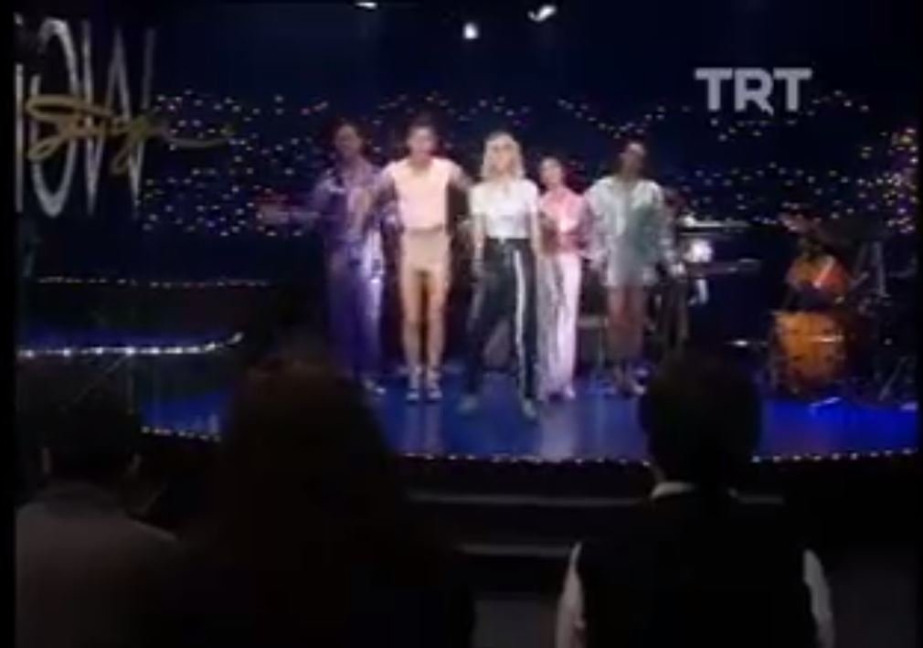 Yonca Evcimik-Boza izle