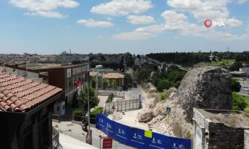 Fatih’te çöken tarihi surlar havadan görüntülendi 