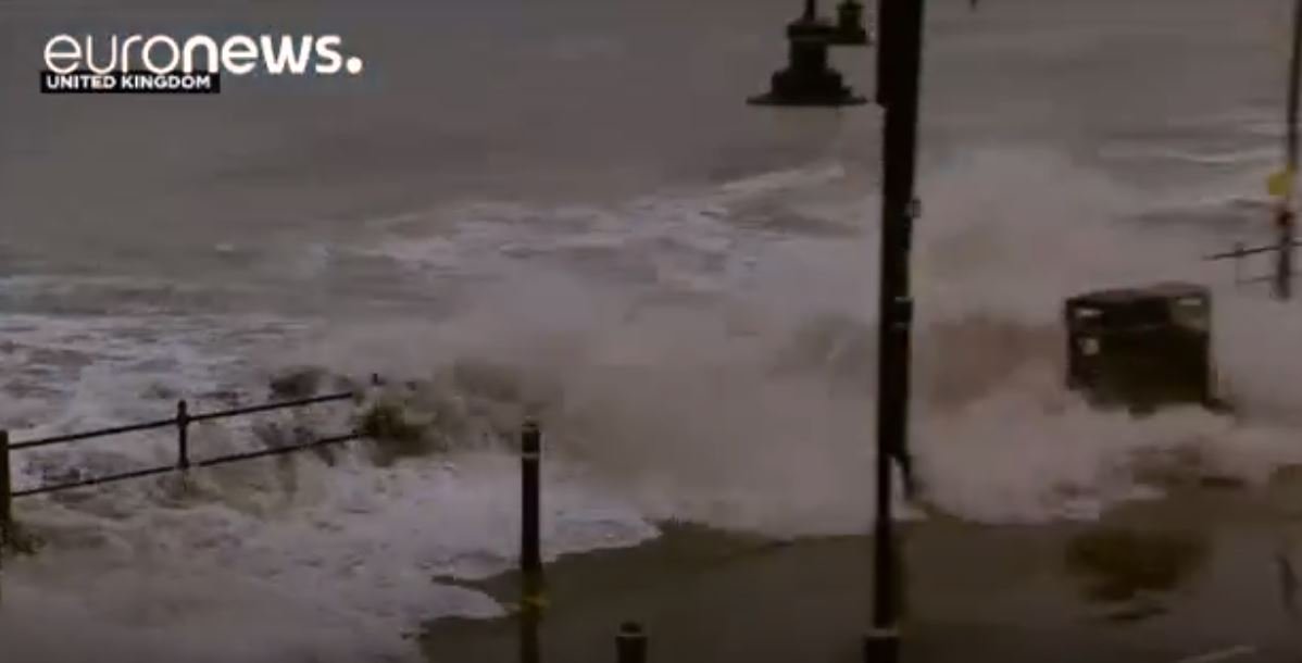 Kara Kış İngiltere'yi de Alarma Geçirdi 