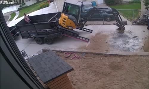 Kaş Yaparken Göz Çıkaran Kepçe Operatörü 