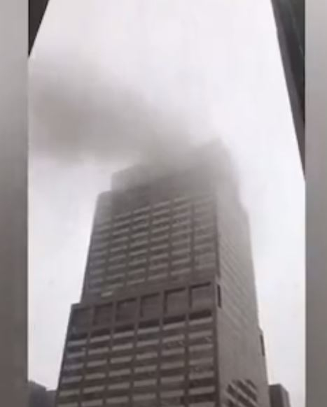 Manhattan'da Binanın Üzerine Helikopter Düştü