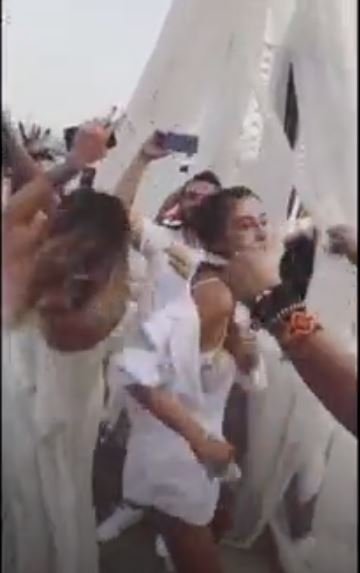 Şeyma Subaşı ve Aslışah Alkoçlar Yaza Merhaba Partisinde