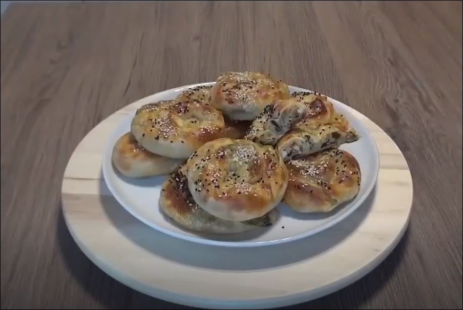 El Açması Ispanaklı Gül Böreği Tarifi 