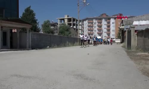 Tekerlekli kayakçılar Türkiye Şampiyonası'na karayolunda hazırlanıyor