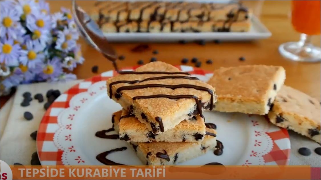 5 Dakika Kurabiyesi  Damla Çikolatalı Tepside Kurabiye Tarifi