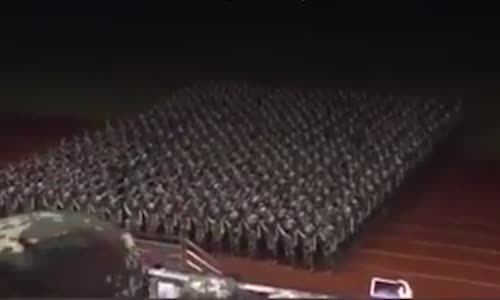 Askerlerin Yaptığı Gösteri Ayakta Alkışlandı