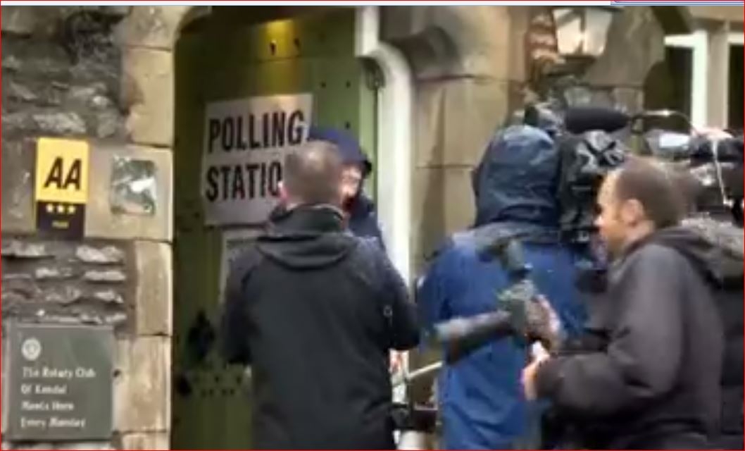 Basın Mensuplarının İtmeli Çekmeli Tartışması