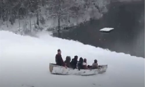 Karda Kayarak Nehire Düşmek