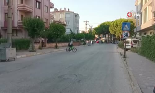 Balıkesir'de deprem anı kameralara yansıdı 