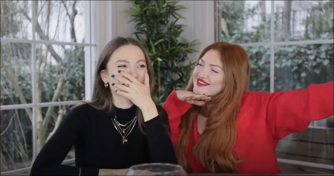 Danla Bilic x Duygu Özaslan - Helyum Çektik Evet Hayır Oynadık