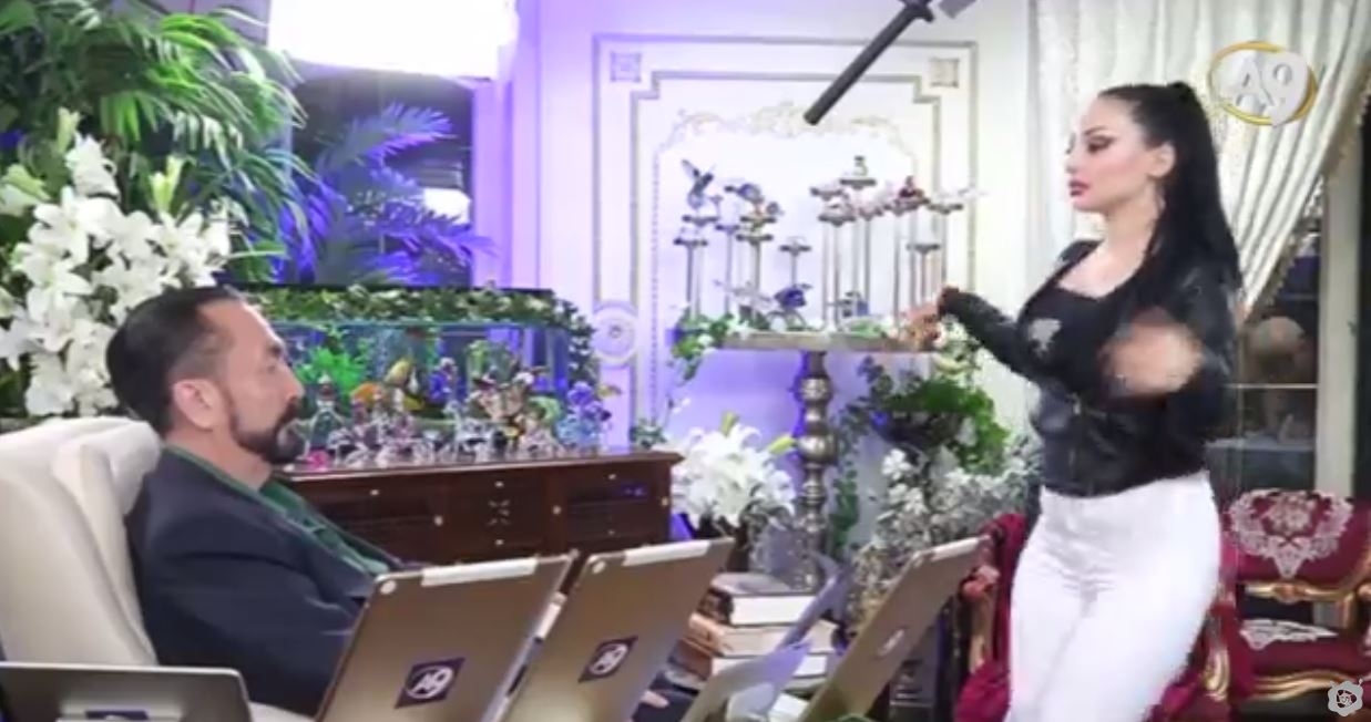 Güzeller Güzeli Kedicik Kübra'nın Nefes Kesen Dansı