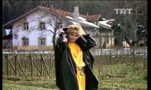 Ajda Pekkan-Bir Masal Anlatsam izle