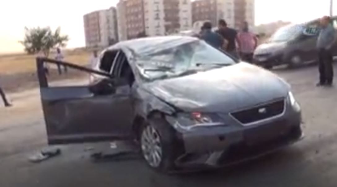 Kınaya Gidenlerin Bulunduğu Otomobile Kamyonet Çarptı-4 Yaralı 