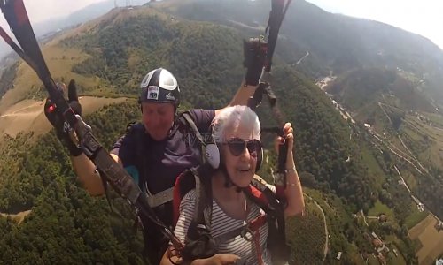 80'lik Teyzenin Yamaç Paraşütü Macerası