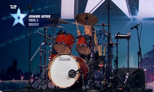 Danimarka Yetenek Yarışmasını Kazanan 10 Yaşındaki Kızın İzlemelere Doyamayacağınız Performansları