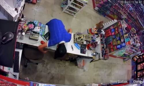 Marketteki Hırsızlık Güvenlik Kamerasında