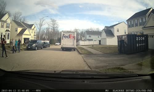 Basketbolcuya Taş Çıkaran Kargocu