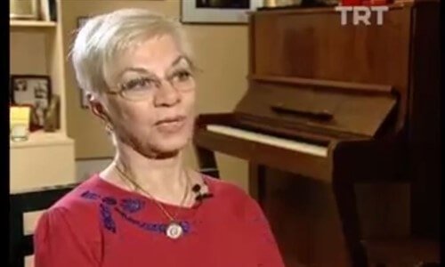 Esin Afşar'ın Nazım Hikmet Hakkındaki Röportajı izle