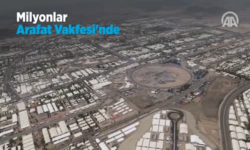 Milyonlar Arafat Vakfesi'nde 