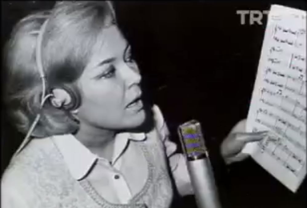 Nesrin Sipahi-Bir Rüzgardır Gelir Geçer Sanmıştım 