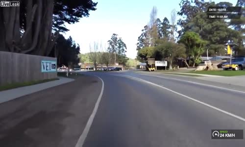 Bisikletliye Arkadan Aracı İle Birkaç Kez Vuran Yaşlı Huysuz Adam