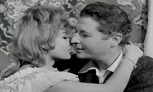 Romantik Ve Hassas Kalbin Titredi